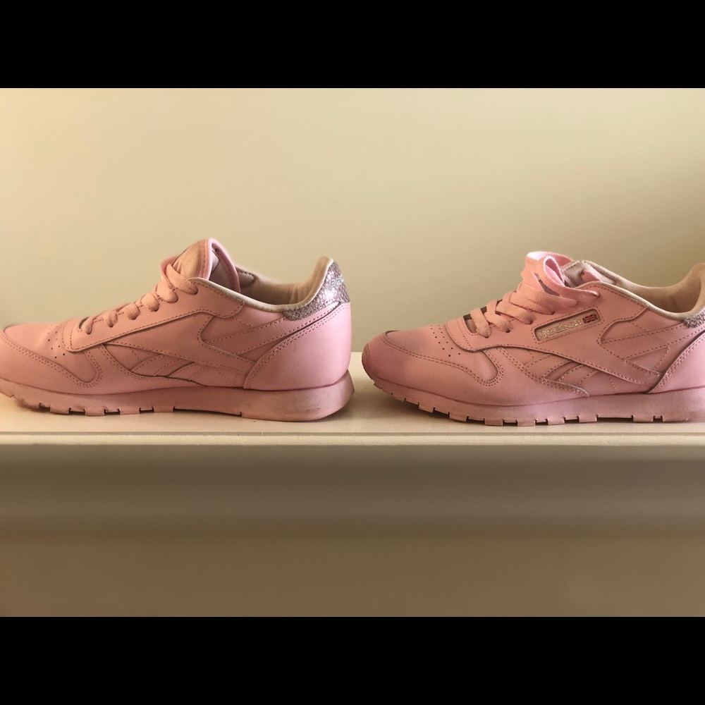 Classic Reebok - Picture 3 of 3